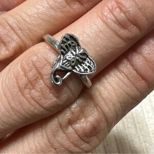 Boutique mini elephant knuckle ring